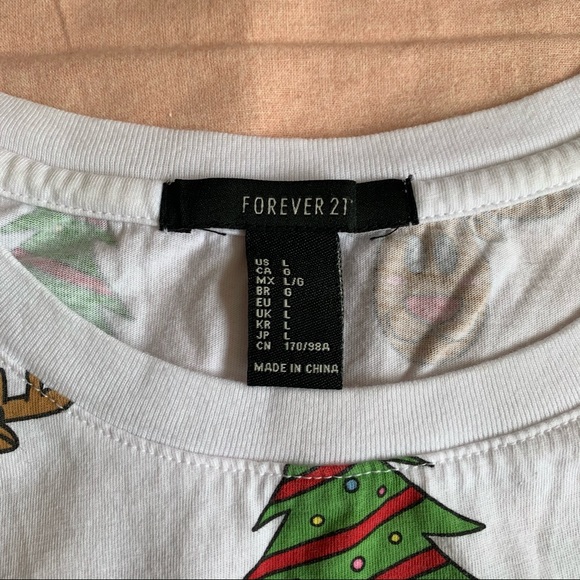 3/12$ Bundle Tees | Forever 21 Xmas Tee - Picture 3 of 3
